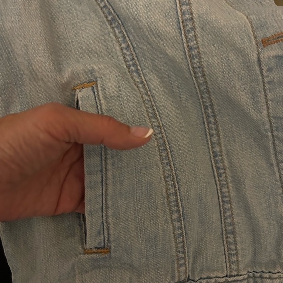 GAP Medium Light Wash Trucker Denim Jacket 100% Cotton 90s Minimalist - Picture 9 of 11